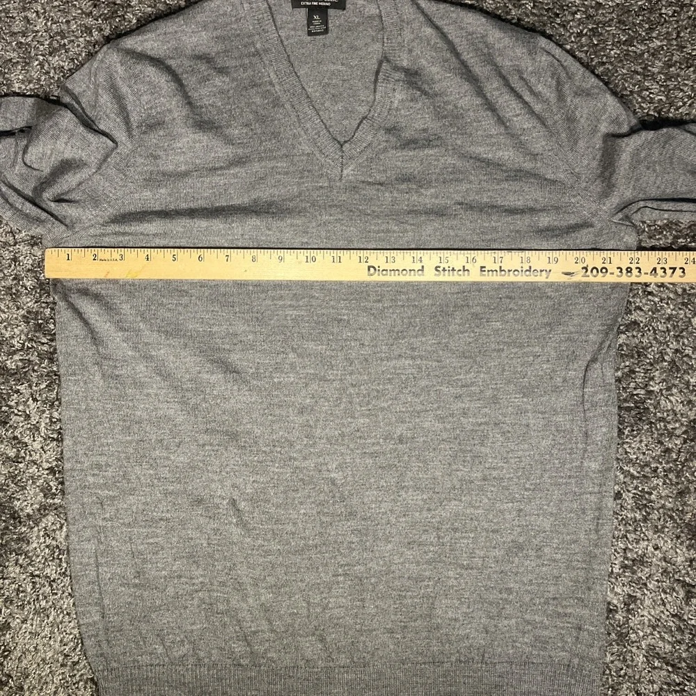 Men's Banana Republic Extra Fine‎ Moreno 100% Wool Gray Sweater